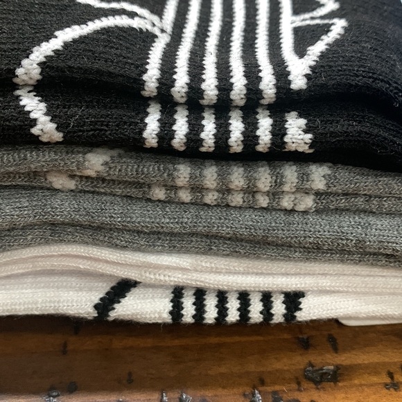 Adidas Men’s Socks - 3 Pair Crew Socks Shoe Size 6-12 - Picture 2 of 6